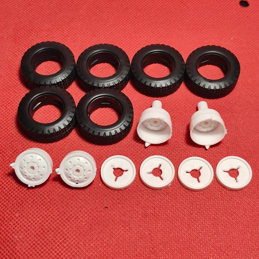 Dually Wheels & Tires 1979 GMC Wrecker 1:25 Scale Model Car Part Revell