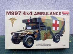 Academy Minicraft 1/35 Scale M997 4×4 Ambulance US Army Model HMMWV Kit 1352