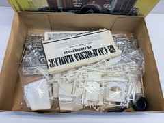 AMT 1:25 Scale Peterbilt California Hauler 359 Semi Truck Sealed Inside Model