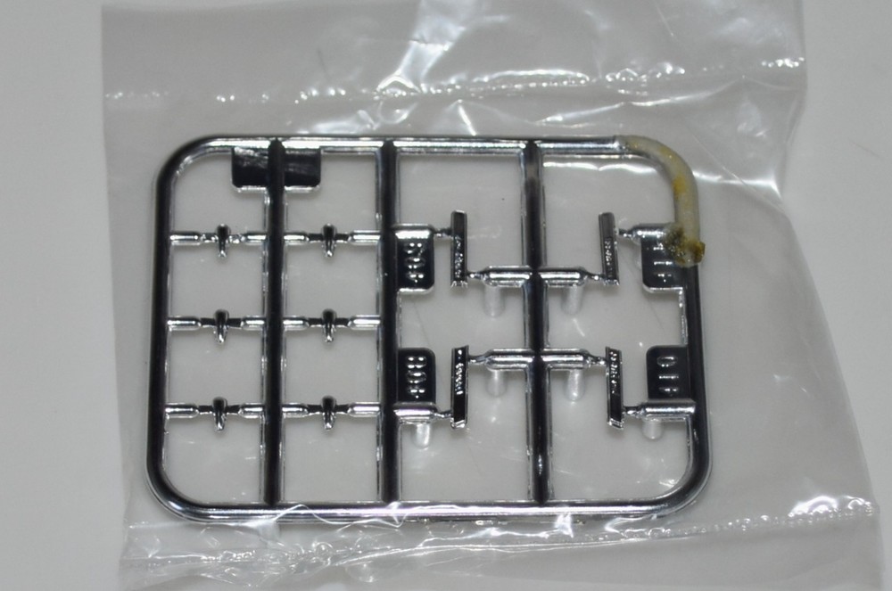MOEBIUS 1970 FORD F-350 RAMPTRUCK 2588 ⭐PARTS⭐ CHROME HOOD BADGES+MORE 1:25