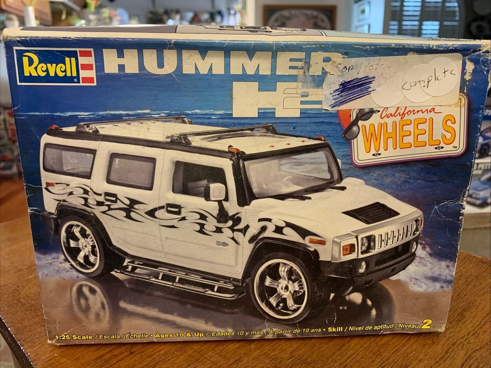 REVELL HUMMER H2 CALIFORNIA WHEELS 1:25 SCALE MODEL NEW IN OPEN BOX
