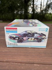 #42 Mello Yellow Pontiac NACAR Stock Car 1/24 model kit by Monogram NIB