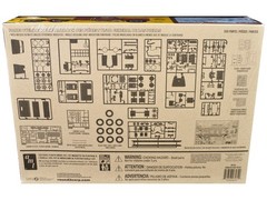 Diamond Reo Truck Tractor 1/25 Scale Model Kit – Skill Level 3 by AMT