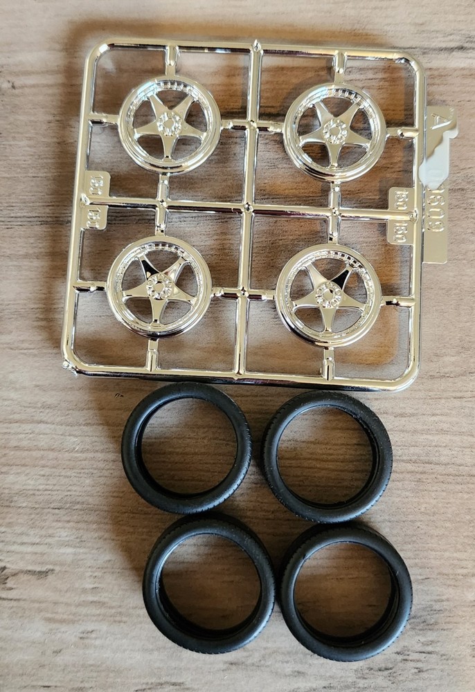1/25 Scale New Rubber Tires And Chrome Wheels Model Car Parts