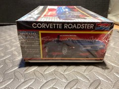 1:24 MONOGRAM MODEL KIT METAL FLAKE C4 CORVETTE ROADSTER (FACTORY SEALED) SKILL2