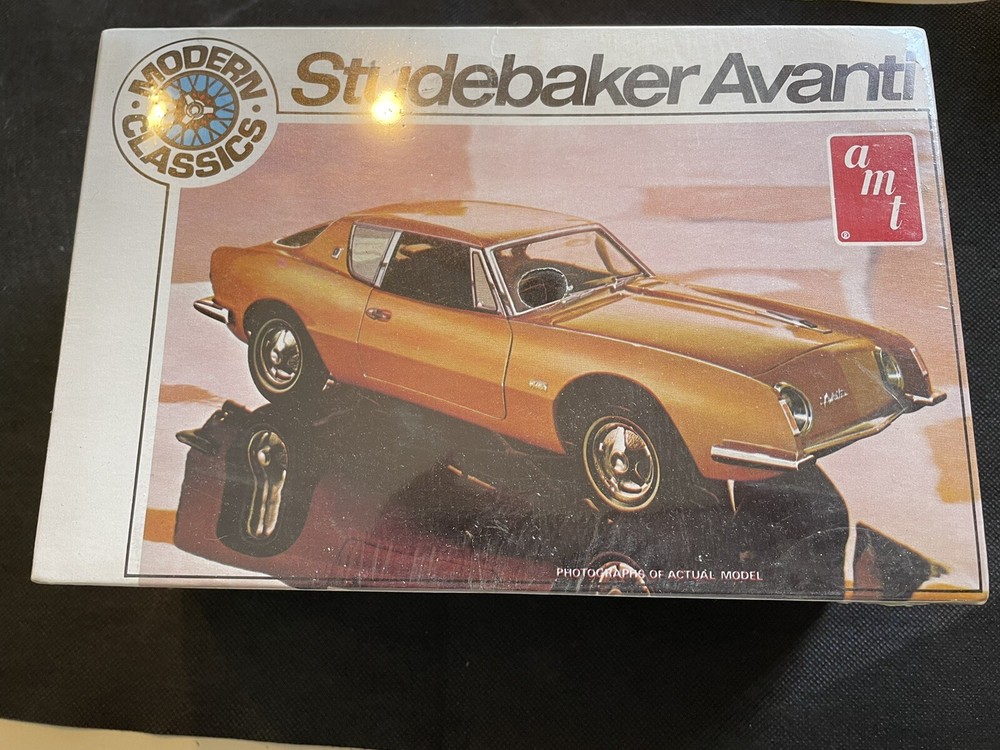 Studebaker Avanti model kit Modern Classic/AMT #T413