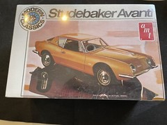 Studebaker Avanti model kit Modern Classic/AMT #T413