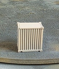 One 1/87 HO scale 8′ x 5′ cargo container, desert tan