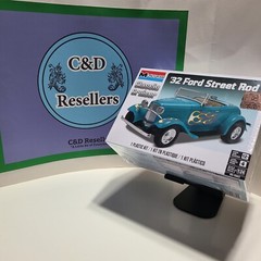 1932 Ford Street Rod Classic Cruiser Model Car Kit by Monogram 1:24 Scale.