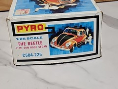 Vintage Pyro The Beetle V.W. Sun Roof Sedan, 1/25 model car kit, Build Started
