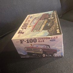 Moebius 1970 F-100 Custom Cab 4×4 Pickup 1:25 Scale Model Kit 1230 NEW