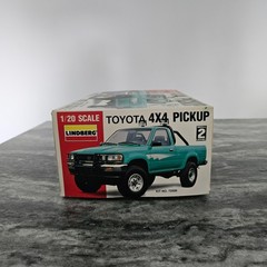 Lindberg Toyota 4×4 Pickup Truck 1/20 Scale Plastic Model Kit 72506 – Open box