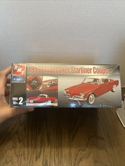 AMT Ertl 31759 1/25 Scale 1953 Studebaker Starliner Coupe Plastic Model Kit
