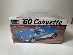 Revell 1960 Chevy Corvette 1:25 Model Kit #H-1203 1984 NEW SEALED