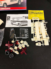 AMT ERTL RESCUE 911 RESCUE AMBULANCE 1:25 SCALE MODEL KIT NEW