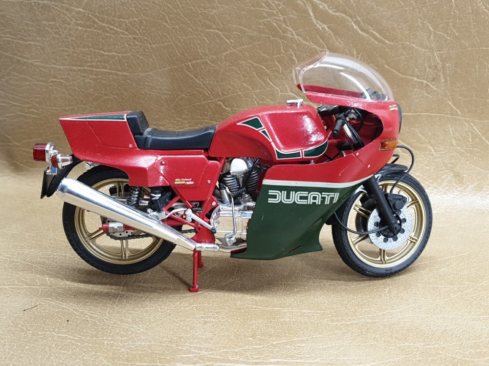 Tamiya 1:12 Scale Ducatil 900 Mike Hailwood Replica Model Kit # 14019 Assembled