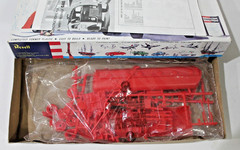 Revell White Fruehauf Gas Truck, 1995 Re-Issue, Unsure on Scale Contents ‘SEALED