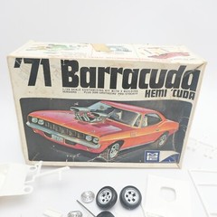 MPC 1971 Plymouth Barracuda 71 Hemi Cuda in Box – Partially Built