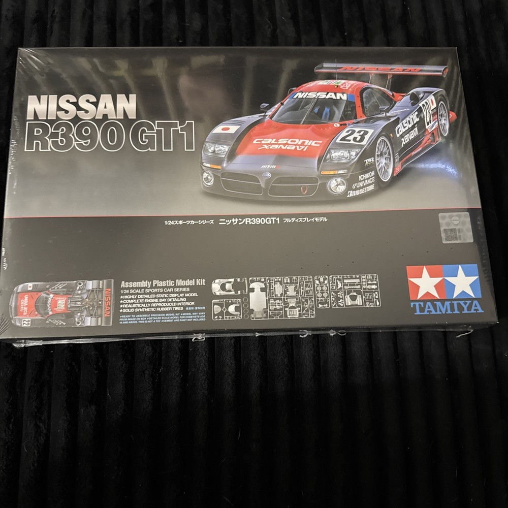 Tamiya 24192 Nissan R390GT1 model kit