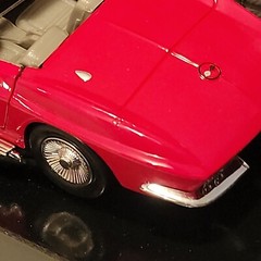 MotorMax 1:24 Scale Diecast 1967 Corvette, New In Sealed Package, Brilliant Red