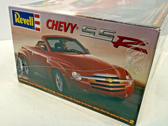 Revell 1/25-#85-7691 Chevy SSR Model kit-FAST FREE SHIPPING!