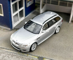 King 1:64 Scale Silver M5 E60 Wagon Sports Diecast Display Toy Collection NIB
