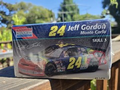 REVELL MONOGRAM 1995 #24 JEFF GORDON DUPONT MONTE CARLO 1/24 CAR sealed 85-2476