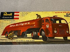 VINTAGE 1956 REVELL WHITE FRUEHAUF MOBILGAS GAS TRUCK MODEL KIT SEALED CONTENTS