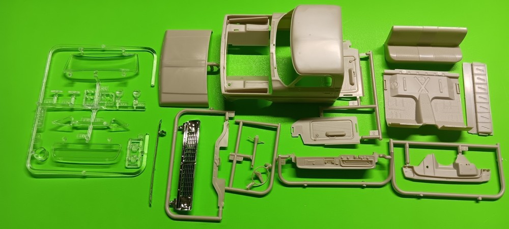 1970 Ford F150 F250 F350 Ramp Truck Moebius 1/25 Cab Hood Glass Grill Interior