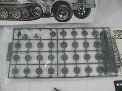 Tamiya 1/35 German 8 Ton Semi Track 20mm Flakvierling Sd.kfz7/1 w/ Figures NIB