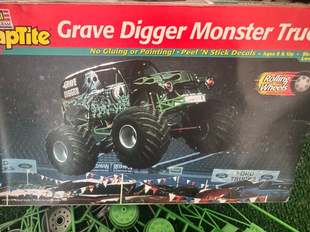 Revell SnapTite Grave Digger Monster Truck Model 1998 Opened New