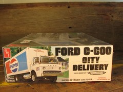 AMT Ford C-600 City Delivery Pepsi Model Kit 1:25 Opening Doors AMT804/06