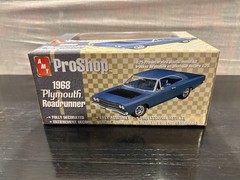 AMT Pro Shop 1968 Plymouth Road Runner Plastic Model Car Kit New In Box Vintage