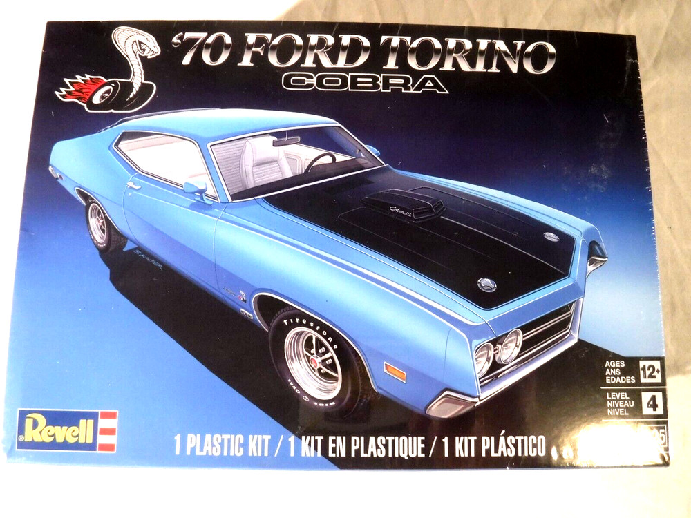 1/25 Revell American 1970 Ford Torino Cobra V8 Engine # 14534