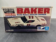 MPC 1702 BUDDY BAKER DODGE CHARGER #11 NASCAR RACER 1:25 McM KIT NIOB SI