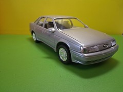 AMT ERTL Dealer Promo – Silver 1989 Ford Taurus SHO – 1:25 Scale