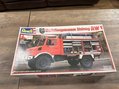 Revell Schlingmann Unimog RW1 1:24 Plastic Model Kit Red/White 7505