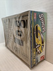 AMT 1227 1/25 Scale Snapfast Slammers Street Heat 1998 Chrysler Concorde Kit