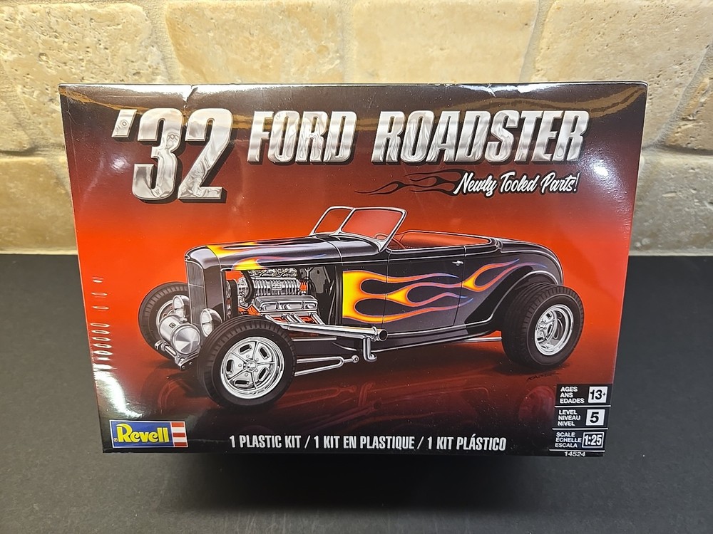 Revell, ’32 Ford Roadster w/newly tooled parts, 1/25 scale !!Factory Sealed!!