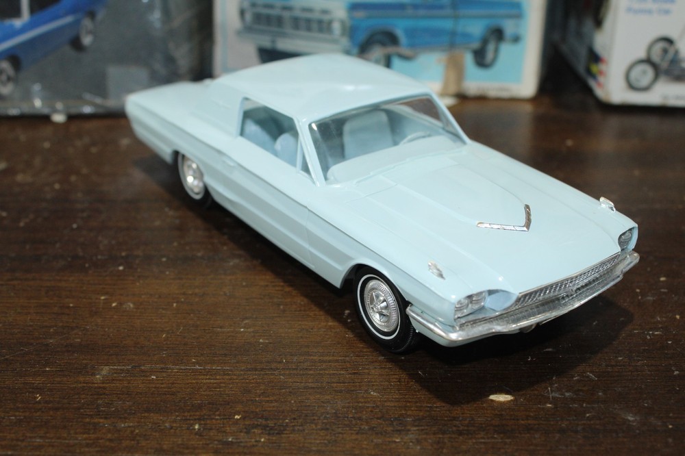 AMT 1966 Ford Thunderbird Arcadian Blue Promo 1/25