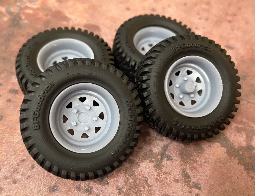 1/24 Scale: 18-Inch “Steel Wagon Wheels” W/ Mud Tires; Jeep, Resin 1/25