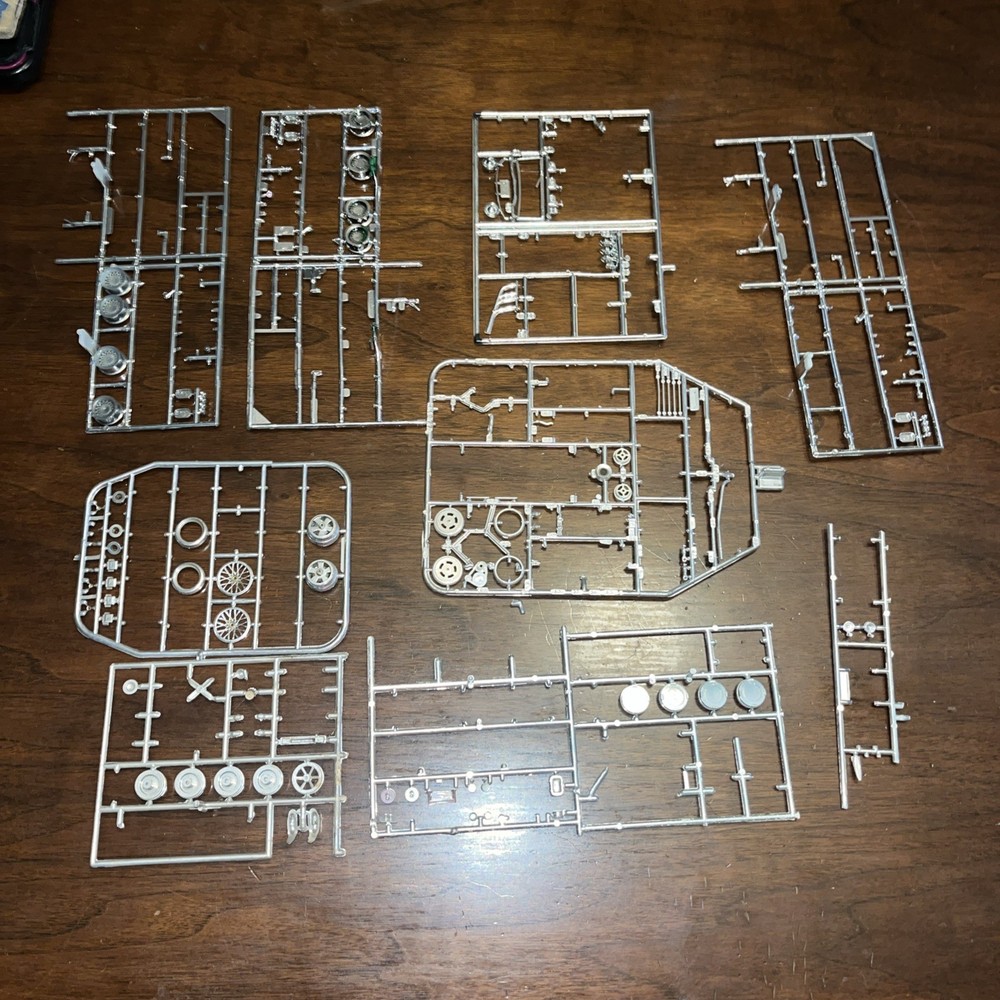 Vintage Plastic Model Chrome Parts And Pieces (Lot Jy487)