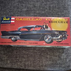 Revell Cadillac 1957Eldorado Brougham Model Kit Vintage With Figures.Preowned.