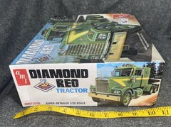 AMT 1/25 Scale Diamond Reo Tractor Truck Model Kit Cummins NTC350 NOS Sealed