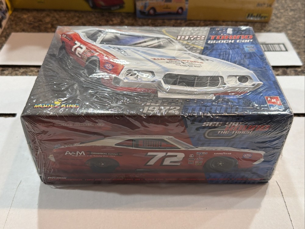 AMT 1972 FORD TORINO STOCK CAR FACTORY SEALED INSIDE KIT! CIRCA 2007! VMCP!