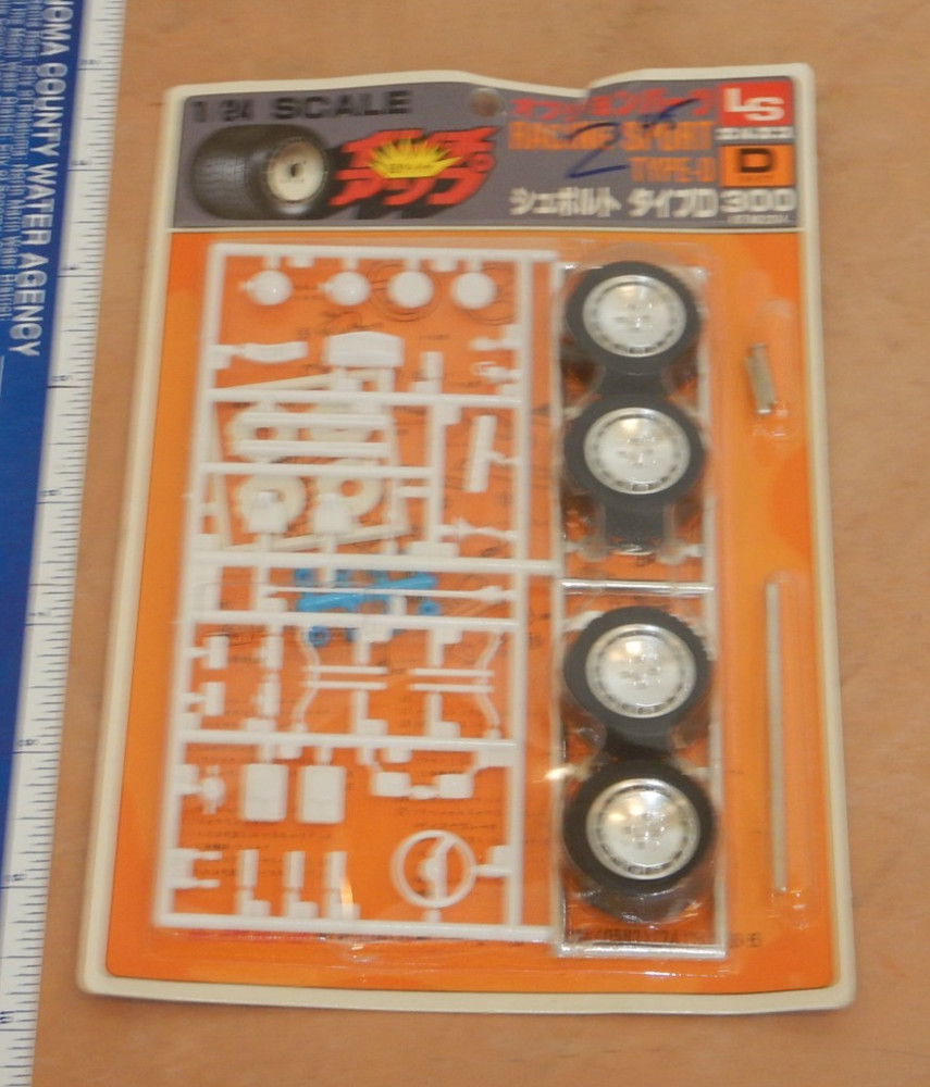 VINTAGE ORIGINAL LS 1/24 SCALE MODEL PARTS KIT, RACING SUPPORT TYPE-D #2074, NOS