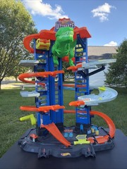 Hot Wheels City Ultimate Garage (Model Gjl14)