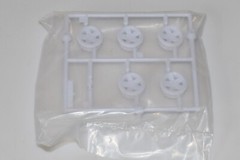REVELL 2003 JEEP WRANGLER 85-4501 ⭐PARTS⭐ WHEEL ASSEMBLIES 1:25