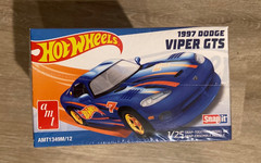 AMT Hot Wheels 1997 Dodge Viper GTS Snap-Together Model Kit 1/25 NEW & SEALED