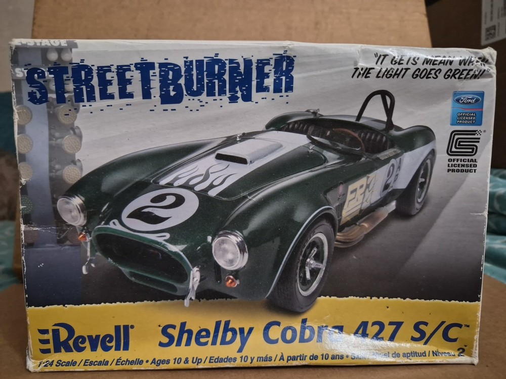Revell Shelby Cobra 427 S/C Model 1:24 Car Kit No. 85-2828 Vintage 2005